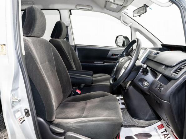 Toyota Voxy II (R70) Рестайлинг с пробегом 2012 года, цена 1 330 000 рублей, 244500 км, минивэн, Автокод Объявления