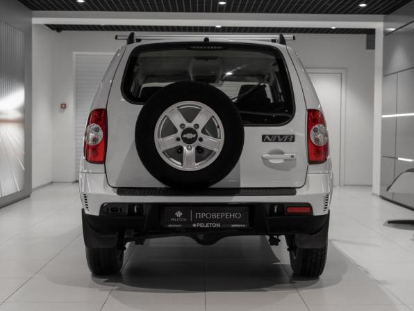 Chevrolet Niva I Рестайлинг с пробегом 2016 года, цена 630 000 рублей, 135077 км, внедорожник, Автокод Объявления