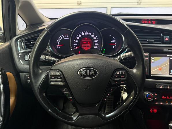 Kia Ceed II Рестайлинг с пробегом 2017 года, цена 1 397 000 рублей, 121633 км, универсал, Автокод Объявления