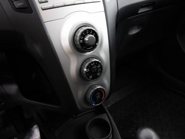 Toyota Yaris II с пробегом 2007 года, цена 499 000 рублей, 189403 км, хэтчбек, Автокод Объявления