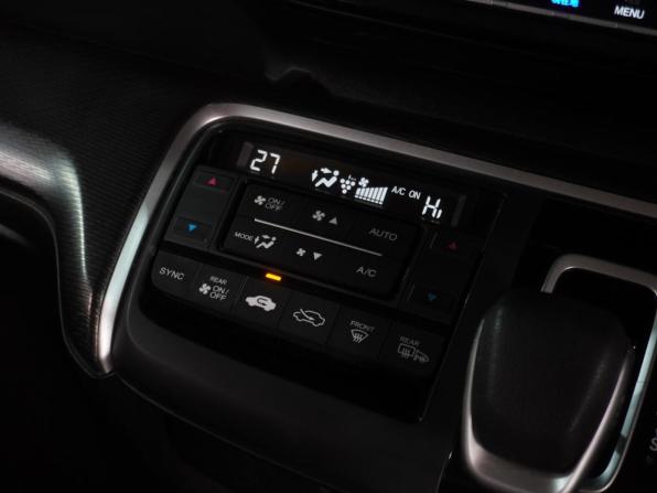 Honda Stepwgn V Рестайлинг с пробегом 2018 года, цена 2 549 000 рублей, 173500 км, минивэн, Автокод Объявления