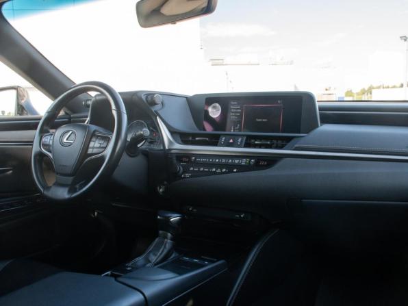 Lexus ES VII с пробегом 2018 года, цена 3 178 000 рублей, 111000 км, седан, Автокод Объявления