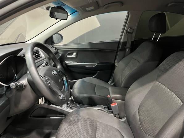 Kia Rio III Рестайлинг с пробегом 2015 года, цена 950 000 рублей, 209587 км, седан, Автокод Объявления