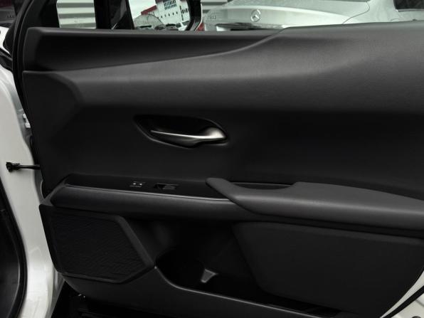 Lexus UX I с пробегом 2019 года, цена 2 600 000 рублей, 148402 км, внедорожник, Автокод Объявления