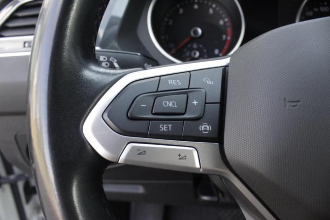Volkswagen Tiguan II Рестайлинг с пробегом 2021 года, цена 2 895 000 рублей, 64706 км, внедорожник, Автокод Объявления