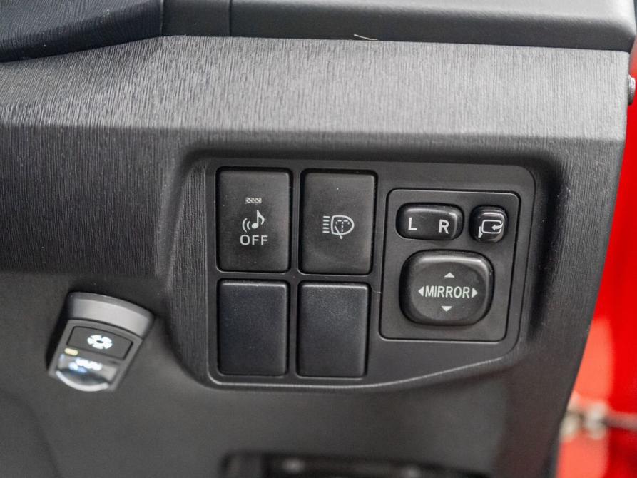 Toyota Prius III Рестайлинг (XW30) Красноярск  - изображение 14