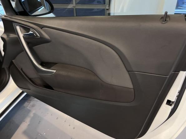 Opel Astra J Рестайлинг с пробегом 2013 года, цена 720 000 рублей, 217706 км, хэтчбек, Автокод Объявления