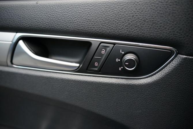 Volkswagen Passat (North America and China) I Рестайлинг с пробегом 2016 года, цена 1 765 000 рублей, 114000 км, седан, Автокод Объявления