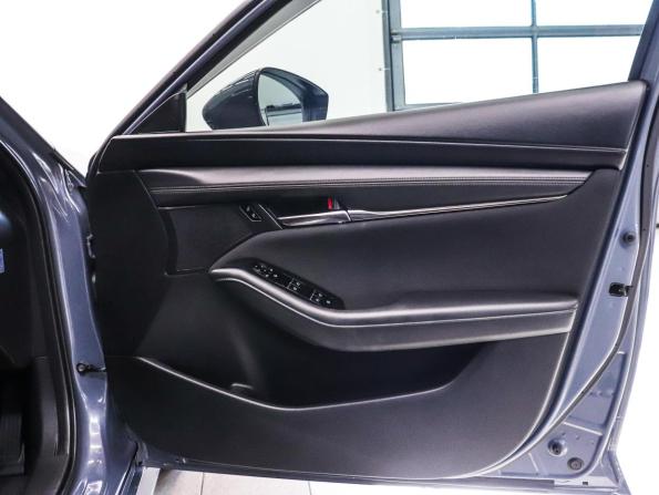 Mazda 3 IV (BP) с пробегом 2019 года, цена 1 699 000 рублей, 88236 км, хэтчбек, Автокод Объявления