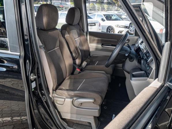 Honda Stepwgn V с пробегом 2015 года, цена 1 475 000 рублей, 275998 км, минивэн, Автокод Объявления