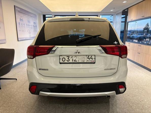 Mitsubishi Outlander III Рестайлинг 2 с пробегом 2017 года, цена 1 621 000 рублей, 203983 км, внедорожник, Автокод Объявления