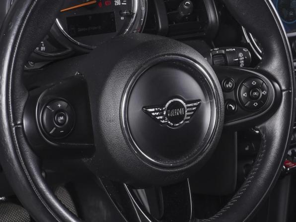 Mini Hatch III (F55/F56) Рестайлинг с пробегом 2018 года, цена 2 099 000 рублей, 66501 км, хэтчбек, Автокод Объявления