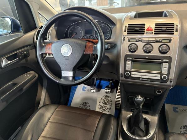 Volkswagen Touran I Рестайлинг с пробегом 2007 года, цена 637 000 рублей, 337861 км, компактвэн, Автокод Объявления