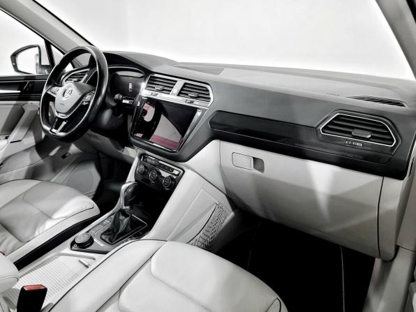 Volkswagen Tiguan II с пробегом 2017 года, цена 1 930 000 рублей, 245238 км, внедорожник, Автокод Объявления