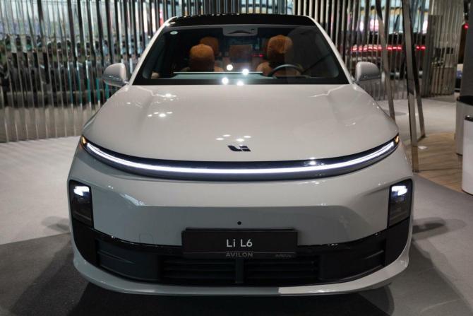 Новый Li Auto (Lixiang) L6 2025 года, цена 8 449 000 рублей, внедорожник, Автокод Объявления