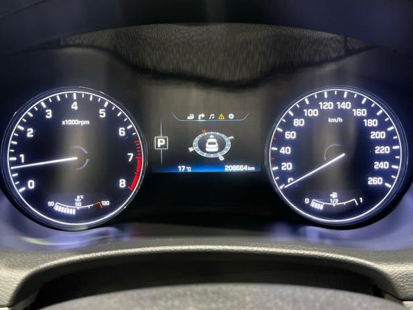 Hyundai Genesis II с пробегом 2015 года, цена 1 650 000 рублей, 208633 км, седан, Автокод Объявления