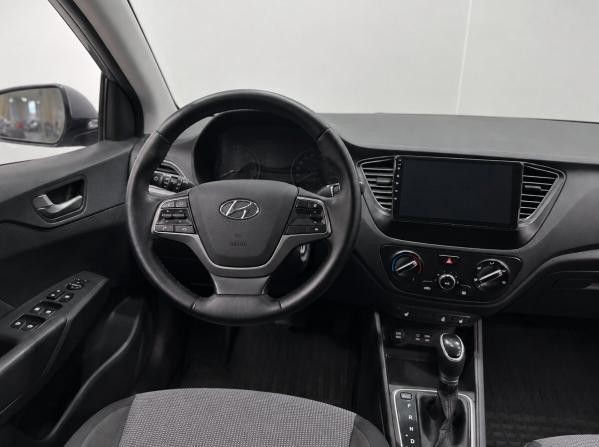 Hyundai Solaris II с пробегом 2017 года, цена 1 299 500 рублей, 140041 км, седан, Автокод Объявления