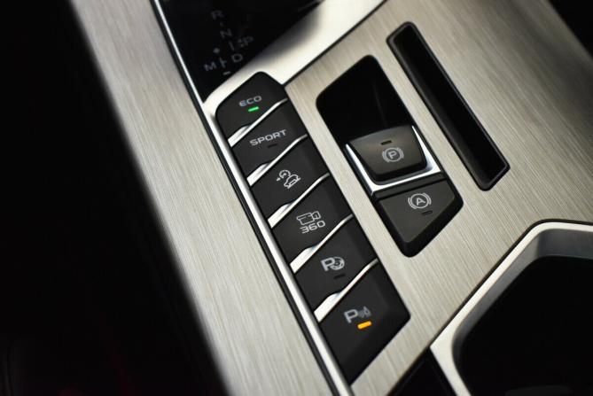 Geely Coolray I с пробегом 2023 года, цена 1 810 000 рублей, 61443 км, внедорожник, Автокод Объявления