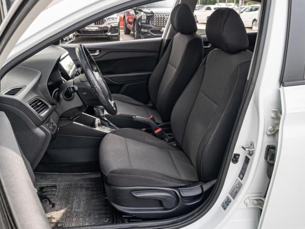 Hyundai Solaris II с пробегом 2018 года, цена 1 345 000 рублей, 118284 км, седан, Автокод Объявления