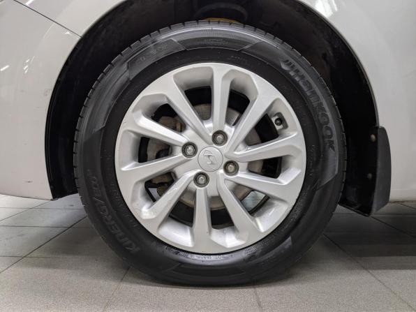 Hyundai Solaris II с пробегом 2019 года, цена 1 315 000 рублей, 130757 км, седан, Автокод Объявления