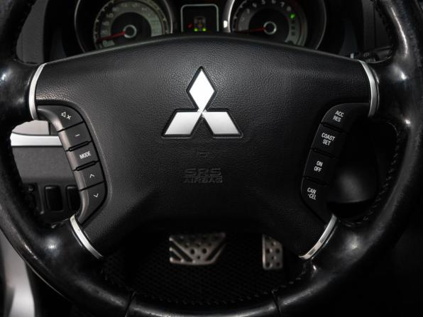 Mitsubishi Pajero IV с пробегом 2011 года, цена 1 650 000 рублей, 325383 км, внедорожник, Автокод Объявления
