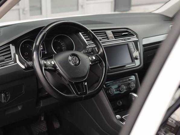 Volkswagen Tiguan II с пробегом 2017 года, цена 2 250 000 рублей, 143878 км, внедорожник, Автокод Объявления