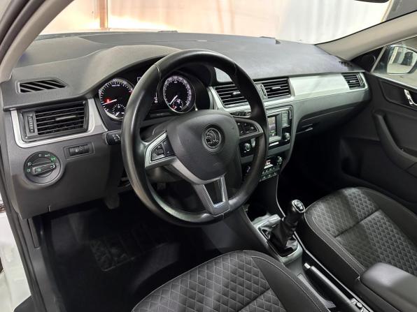 Skoda Rapid I Рестайлинг с пробегом 2017 года, цена 1 390 000 рублей, 52706 км, лифтбек, Автокод Объявления