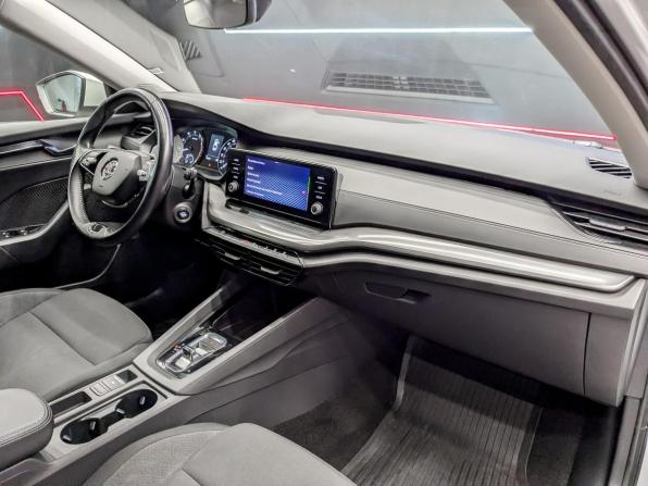 Skoda Octavia IV (A8) с пробегом 2021 года, цена 2 015 000 рублей, 142559 км, лифтбек, Автокод Объявления