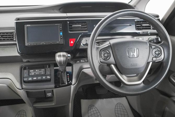 Honda Stepwgn V с пробегом 2016 года, цена 1 599 000 рублей, 141350 км, минивэн, Автокод Объявления