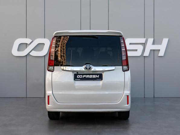 Toyota Noah III (R80) с пробегом 2015 года, цена 1 745 000 рублей, 199448 км, минивэн, Автокод Объявления