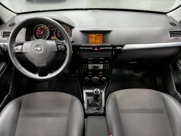 Opel Astra H Рестайлинг с пробегом 2011 года, цена 699 000 рублей, 122000 км, седан, Автокод Объявления