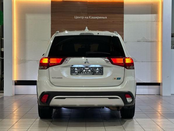 Mitsubishi Outlander III Рестайлинг 3 с пробегом 2021 года, цена 2 399 900 рублей, 83125 км, внедорожник, Автокод Объявления