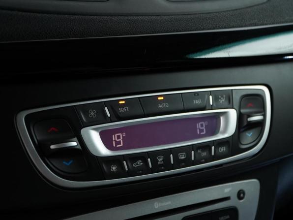 Renault Fluence I Рестайлинг с пробегом 2013 года, цена 999 999 рублей, 111987 км, седан, Автокод Объявления