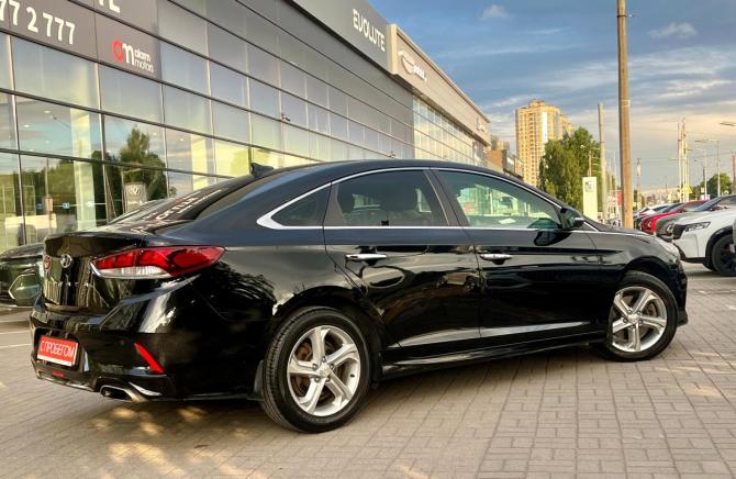 Hyundai Sonata VII (LF) Рестайлинг с пробегом 2017 года, цена 1 699 000 рублей, 130800 км, седан, Автокод Объявления
