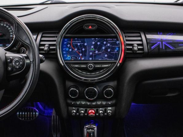 Mini Hatch III (F55/F56) Рестайлинг с пробегом 2020 года, цена 2 775 000 рублей, 79861 км, хэтчбек, Автокод Объявления