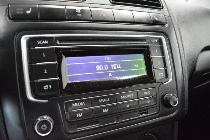 Volkswagen Polo V с пробегом 2015 года, цена 899 000 рублей, 187000 км, седан, Автокод Объявления