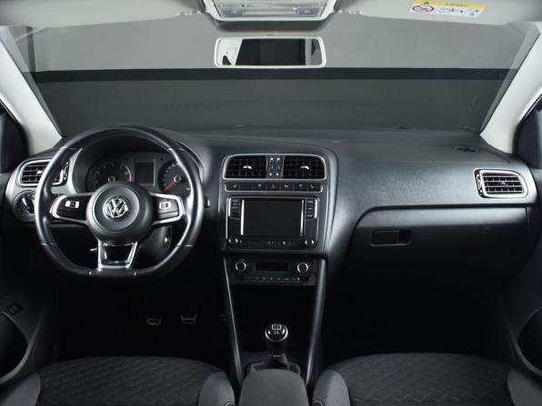 Volkswagen Polo V Рестайлинг с пробегом 2018 года, цена 1 299 995 рублей, 54183 км, седан, Автокод Объявления
