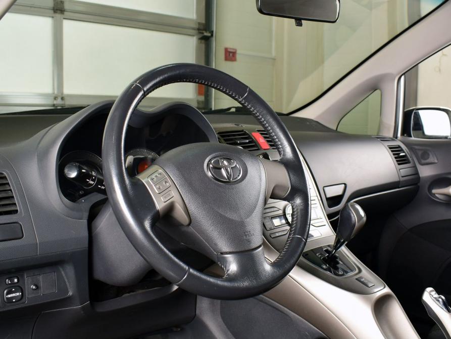 Toyota Auris I Кемерово  - изображение 7