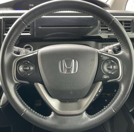 Honda Stepwgn V с пробегом 2017 года, цена 1 653 800 рублей, 161921 км, минивэн, Автокод Объявления
