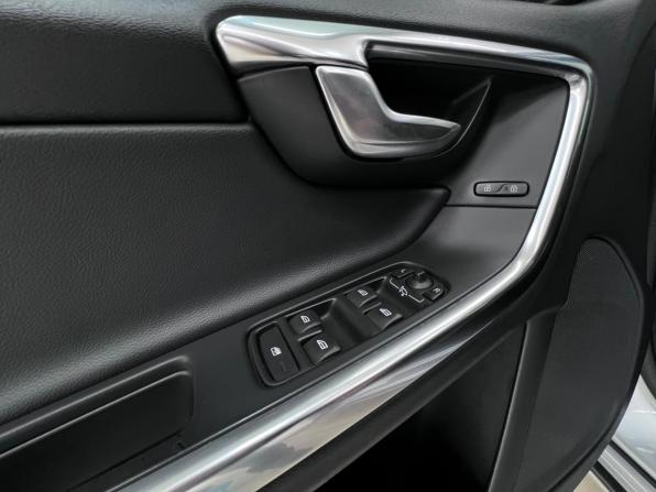 Volvo S60 II Рестайлинг с пробегом 2016 года, цена 1 300 000 рублей, 224229 км, седан, Автокод Объявления