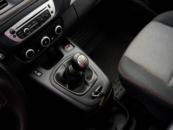 Renault Scenic III Рестайлинг 2 с пробегом 2013 года, цена 928 000 рублей, 178896 км, компактвэн, Автокод Объявления