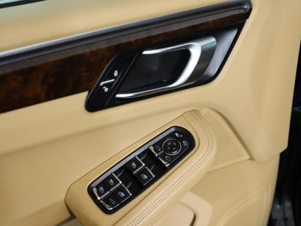 Porsche Macan I с пробегом 2014 года, цена 2 280 000 рублей, 110672 км, внедорожник, Автокод Объявления