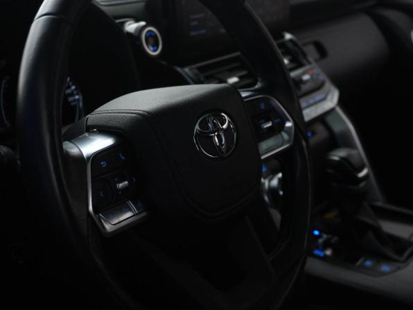 Toyota Land Cruiser 300 Series с пробегом 2022 года, цена 9 321 555 рублей, 54763 км, внедорожник, Автокод Объявления