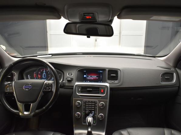 Volvo S60 II Рестайлинг с пробегом 2015 года, цена 1 727 000 рублей, 158095 км, седан, Автокод Объявления