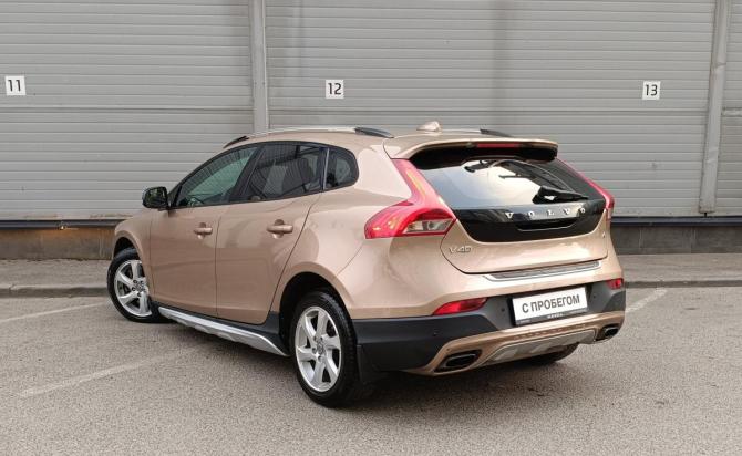 Volvo V40 Cross Country I с пробегом 2013 года, цена 949 000 рублей, 241480 км, хэтчбек, Автокод Объявления