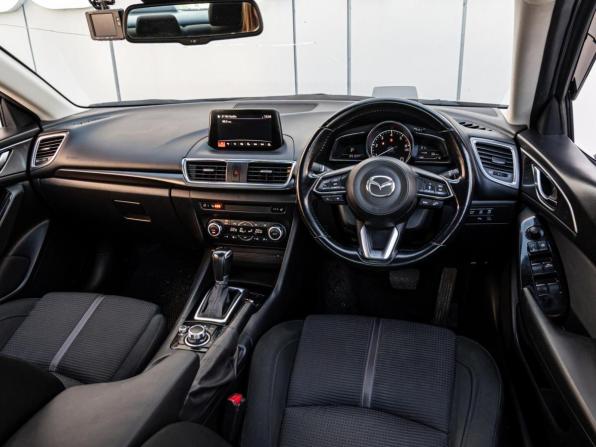 Mazda Axela III Рестайлинг с пробегом 2018 года, цена 1 475 000 рублей, 125124 км, хэтчбек, Автокод Объявления
