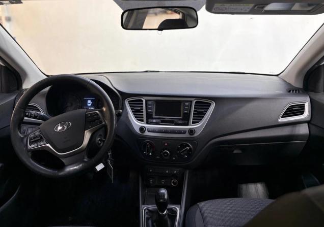 Hyundai Solaris II с пробегом 2019 года, цена 650 000 рублей, 291000 км, седан, Автокод Объявления