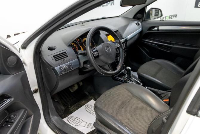 Opel Astra H Рестайлинг с пробегом 2011 года, цена 444 000 рублей, 205000 км, седан, Автокод Объявления