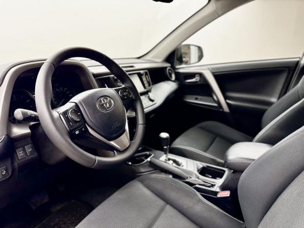 Toyota RAV4 IV (XA40) Рестайлинг с пробегом 2017 года, цена 2 395 000 рублей, 140863 км, внедорожник, Автокод Объявления