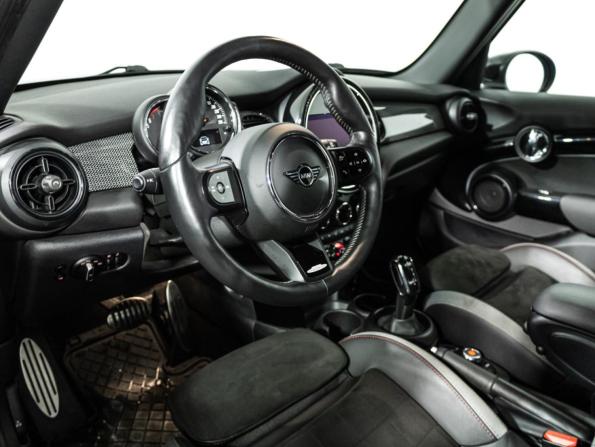 Mini Hatch III (F55/F56) Рестайлинг 2 с пробегом 2021 года, цена 2 899 700 рублей, 40133 км, хэтчбек, Автокод Объявления